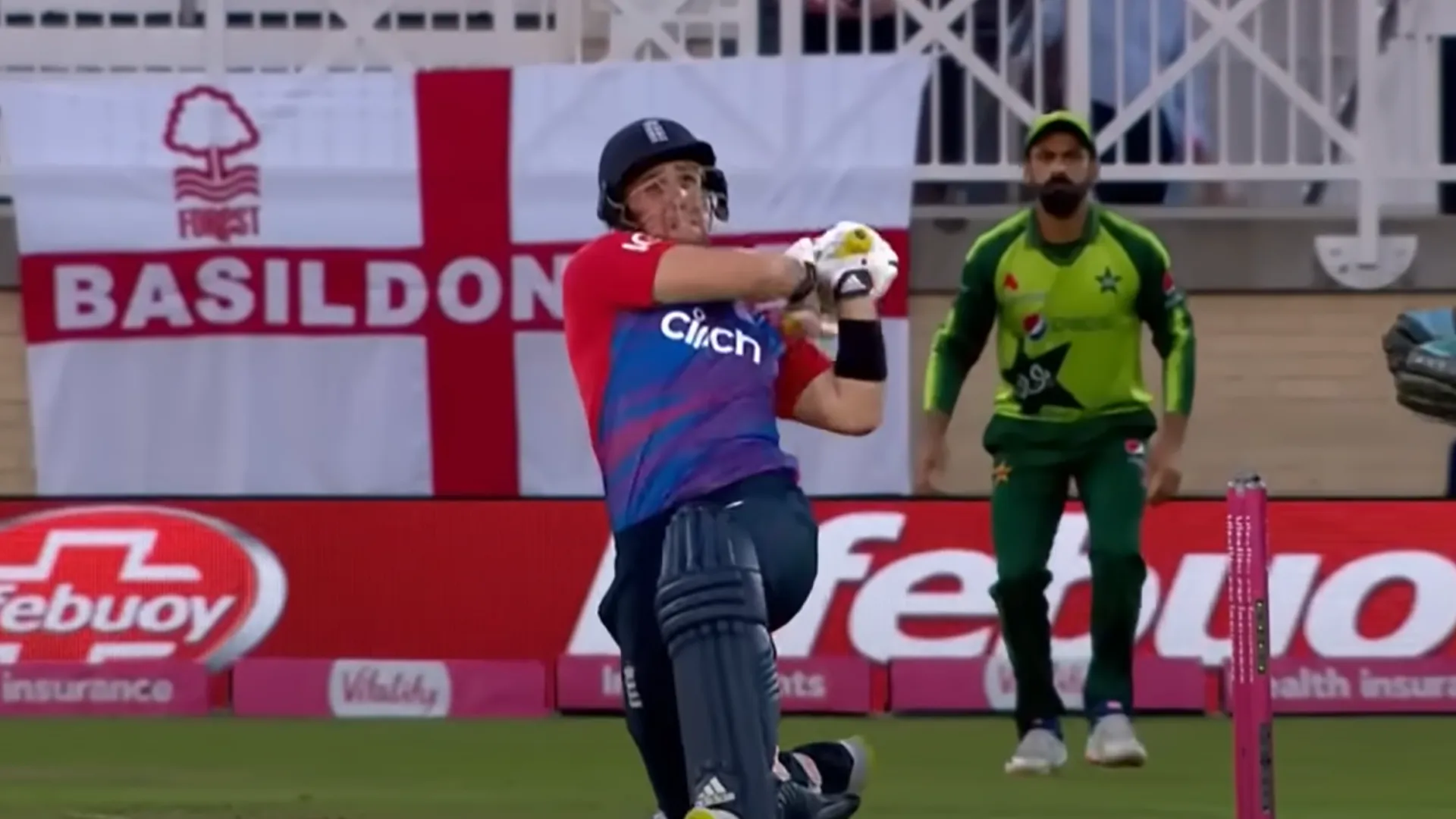 Liam Livingstone ने निकाली पाक गेंदबाजों की हेकड़ी