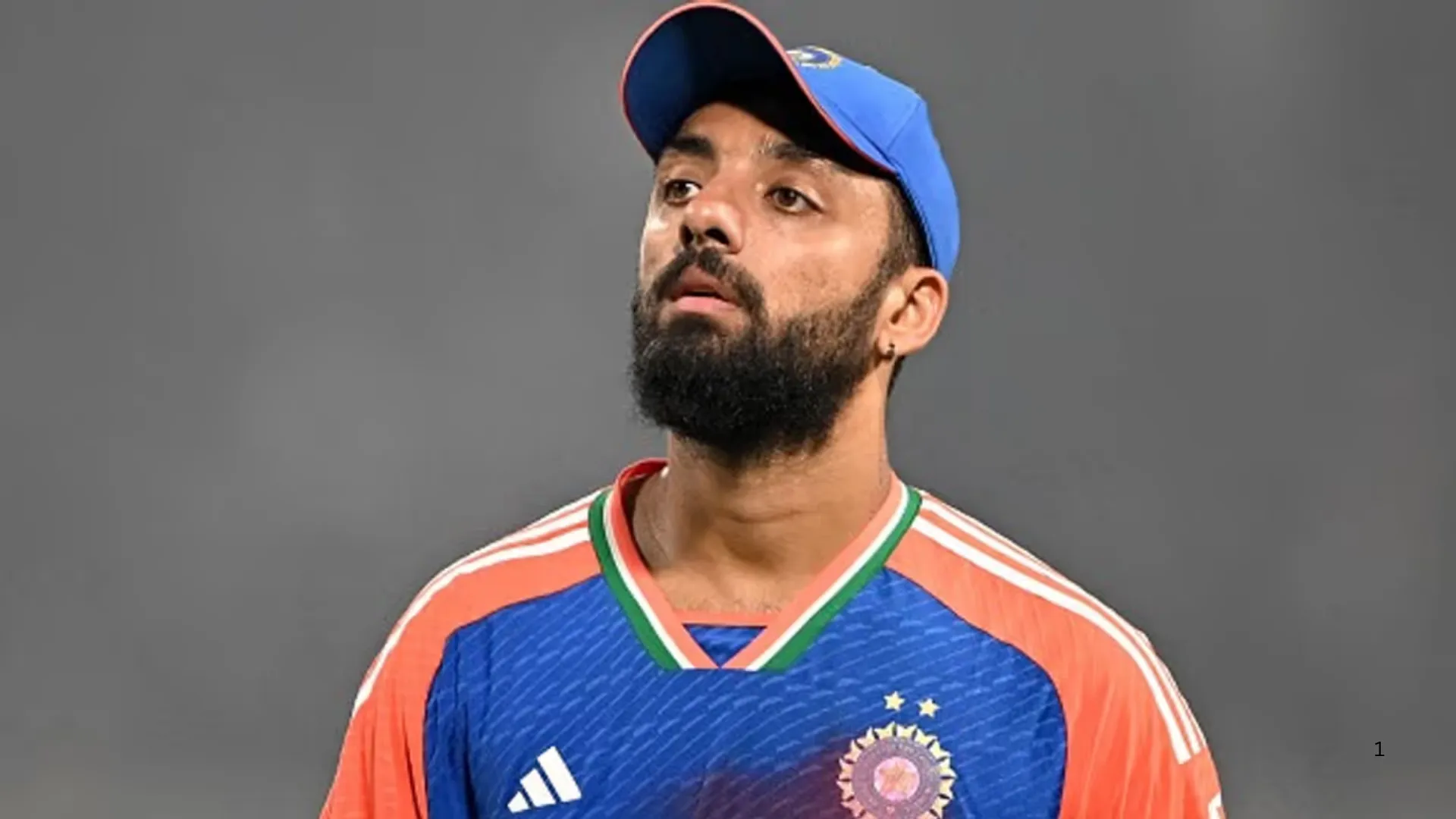 वरुण चक्रवर्ती को Rohit Sharma कर सकते हैं बाहर 