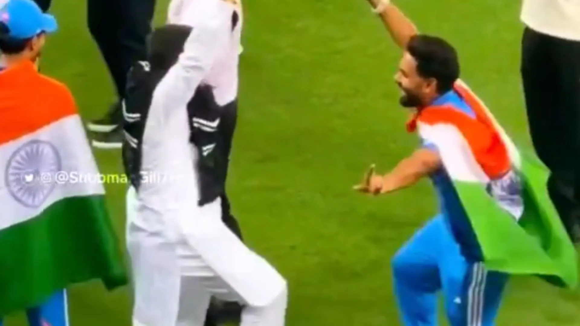 Shubman Gil के पिता ने ऋषभ पंत के साथ किया भंगड़ा 