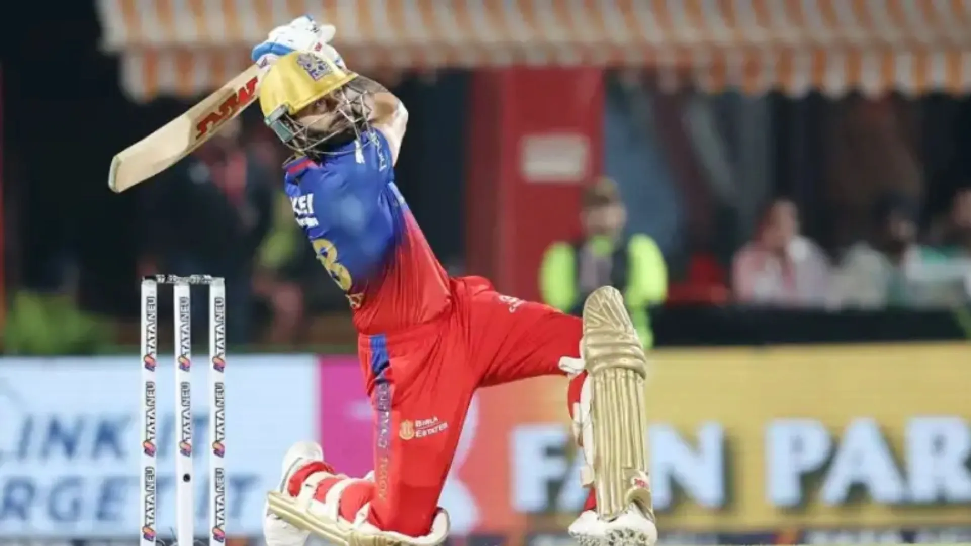 RCB की ओर से ये खिलाड़ी करते हैं पारी का आगाज 