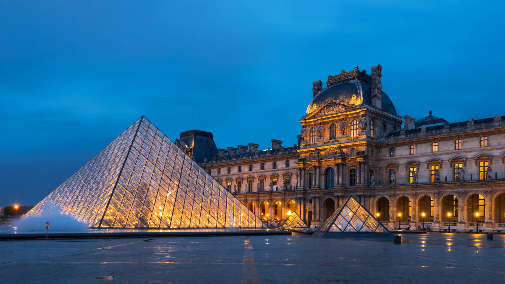  Louvre    