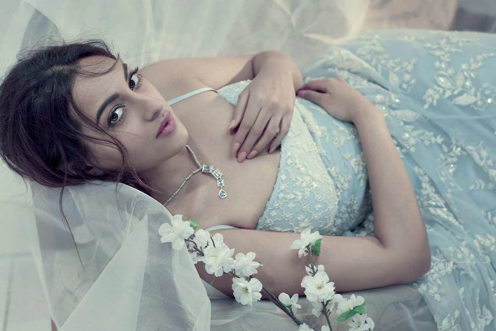 sonakshi-sinha-elle-india-fb