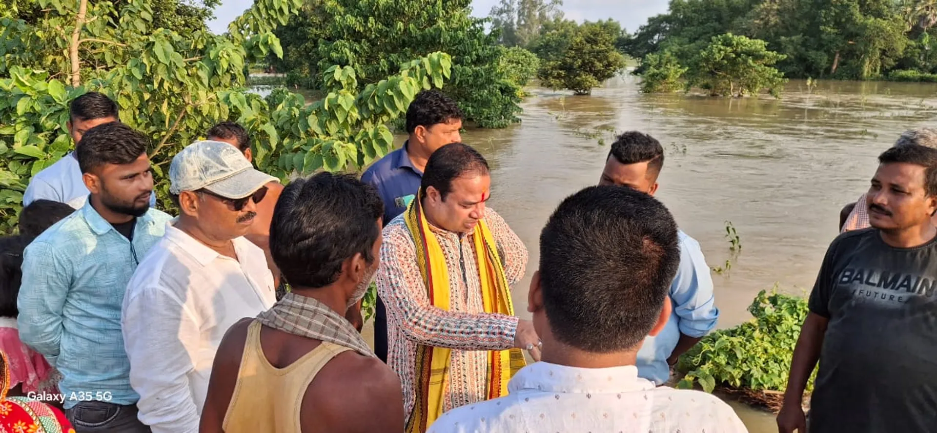 ବନ୍ୟାଞ୍ଚଳ ବୁଲି ପୀଡ଼ିତଙ୍କ ଦୁଃଖ ବୁଝିଲେ ବିଧାୟକ post image