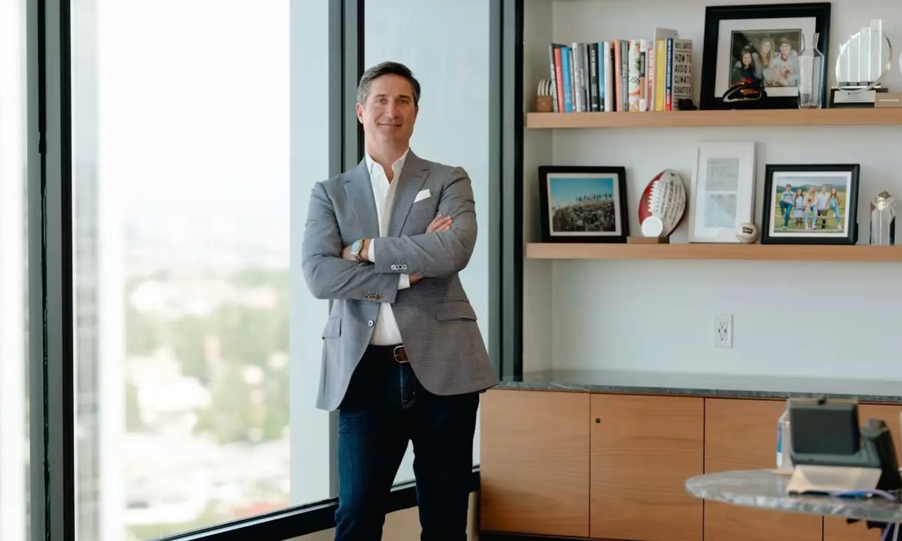 Starbucks CEO nets $96 million in just 4 months—What other perks is he getting