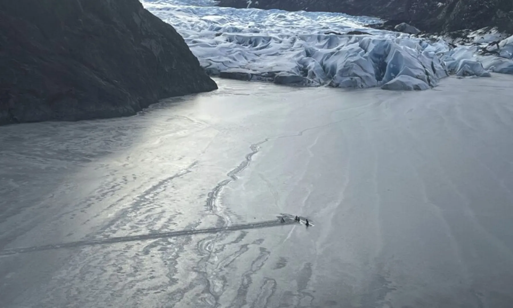 Plane crashes on freezing Alaska lake, after 12  hours, ‘miracle’ man saves pilot & 2 children 