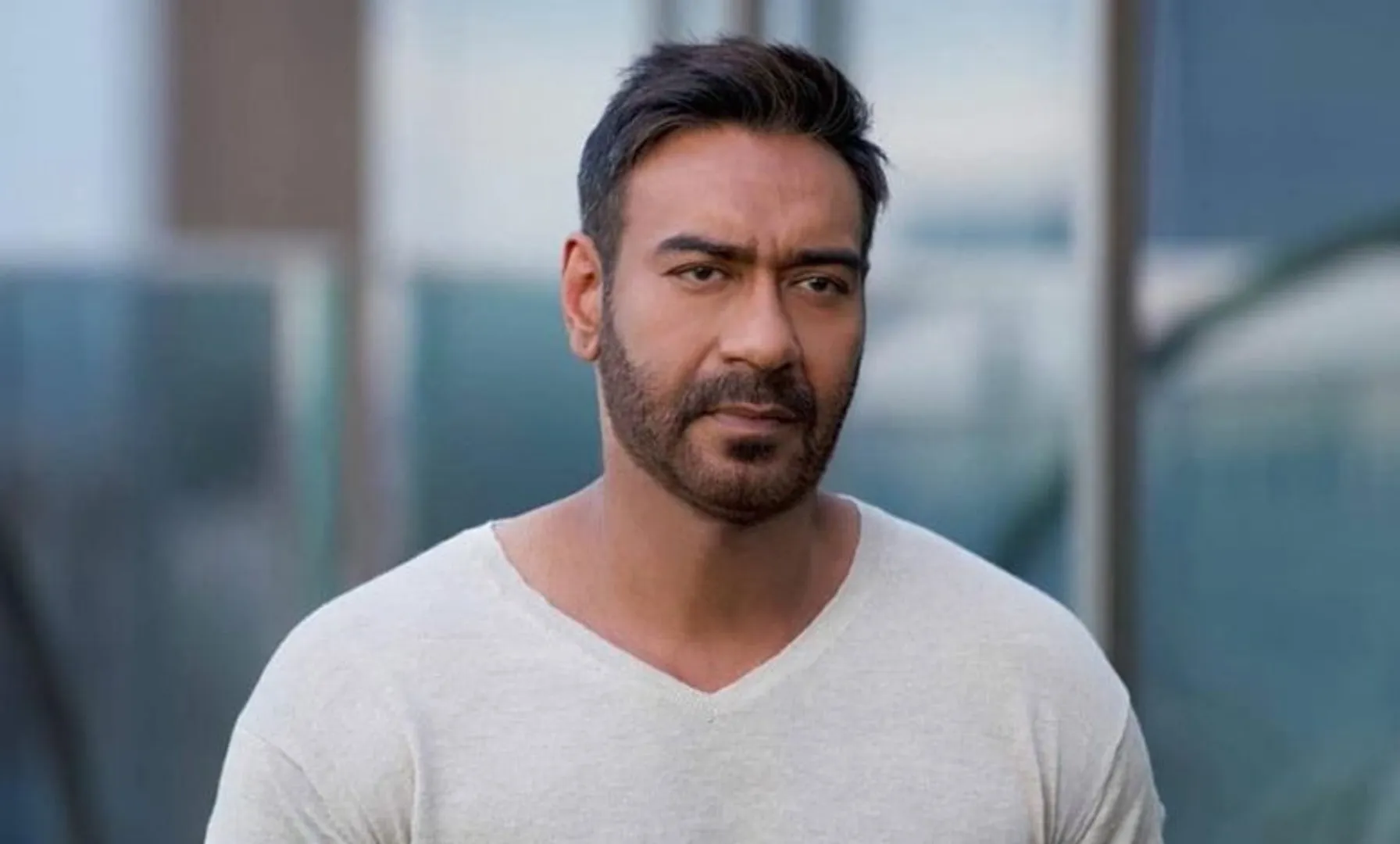Sikh man attacks Ajay Devgn’s car in Mumbai, hurls abuses at him due to ‘farmer protests’ | WATCH