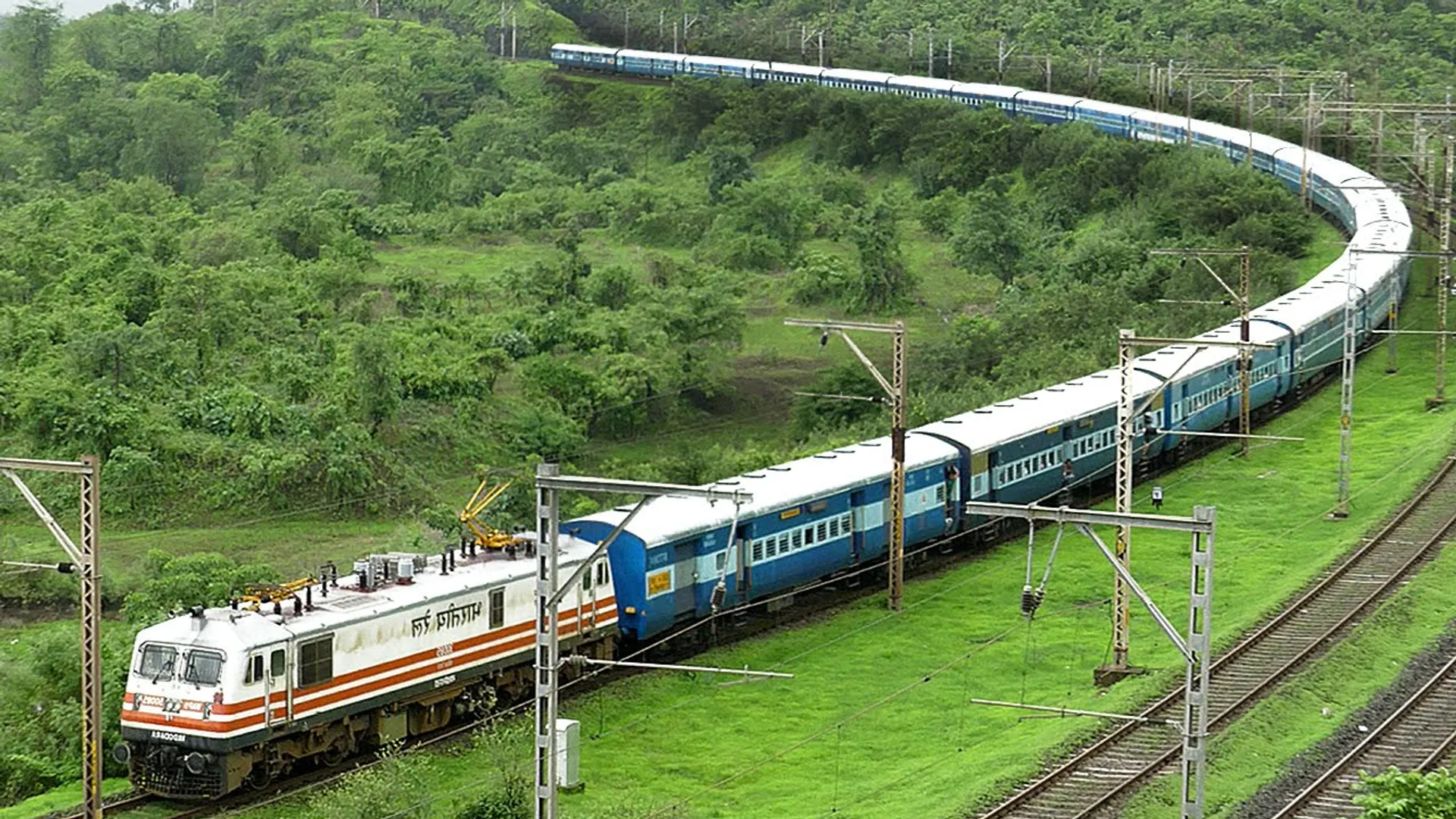 Indian railways are now providing Free WiFi access at 6,000 stations across India within 6 years