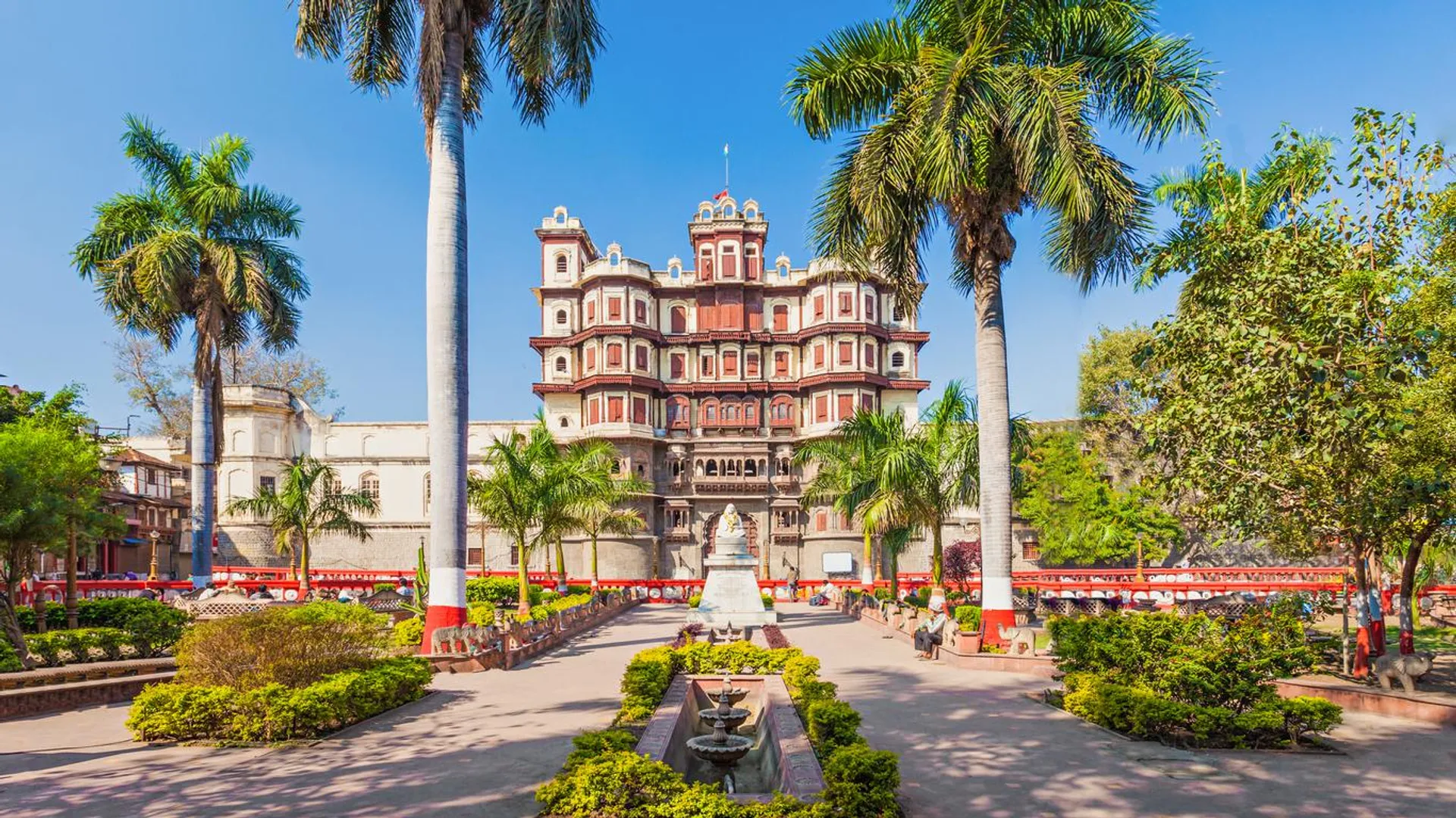 Indore again bags title of ‘India’s cleanest city’: Generates 1,900 tons of waste/day & earns crores from it