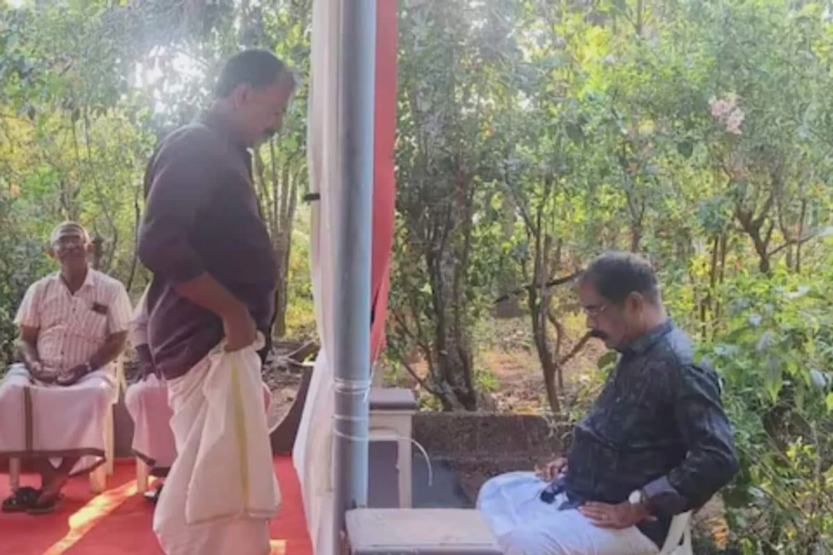 Kerala autorickshaw driver identifies people by looking at their feet