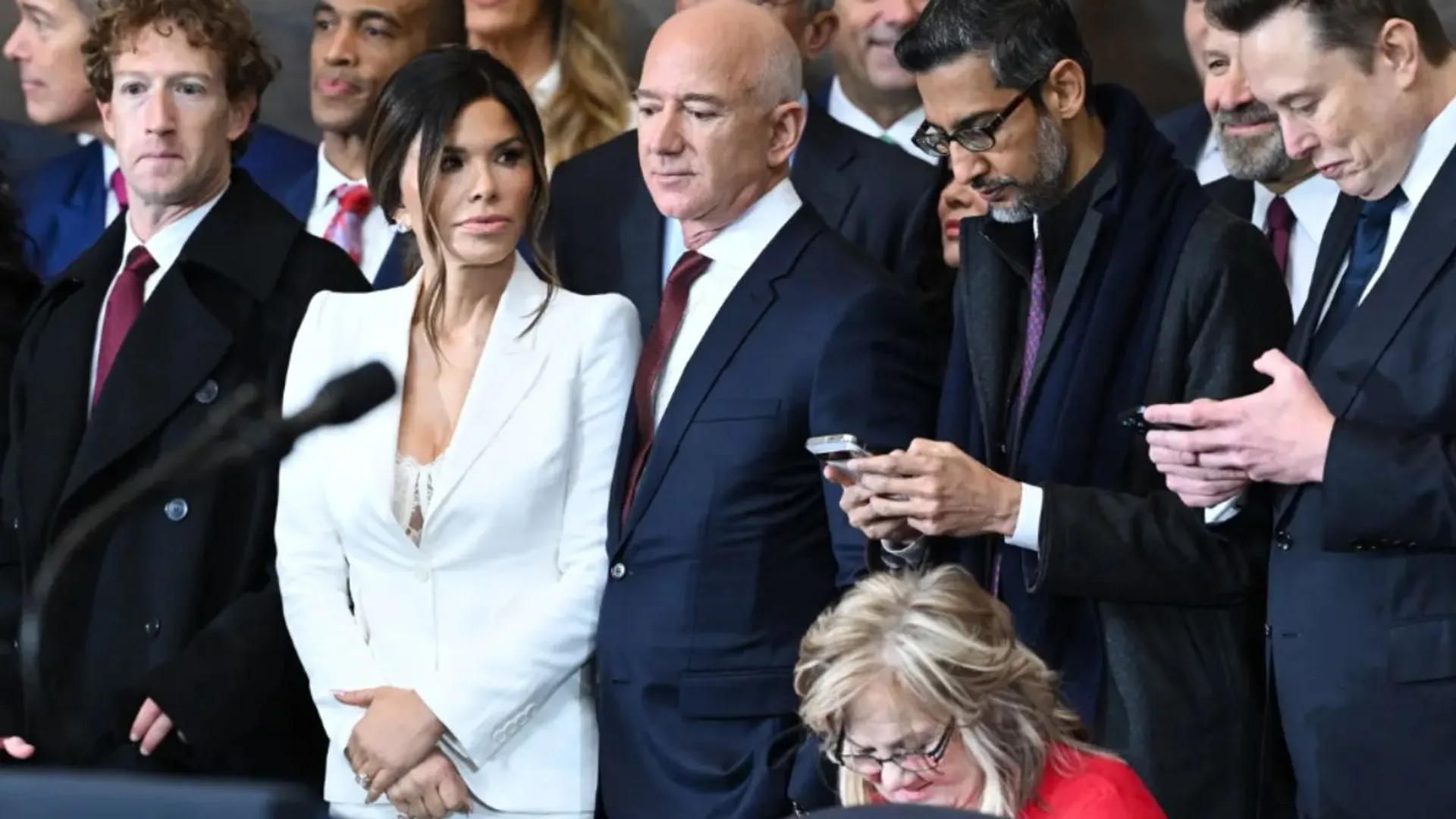 Jeff Bezos and fiancee Lauren Sánchez