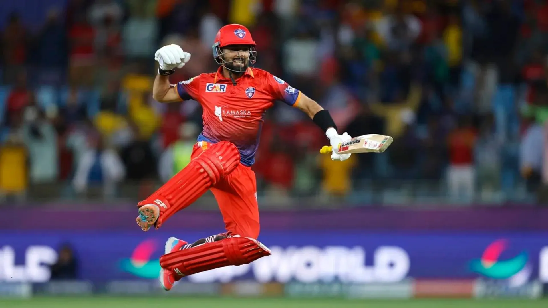 When 38-year-old Sikandar Raza helped Dubai Capitals chase 38 in 19 balls to lift maiden ILT20 title – Watch