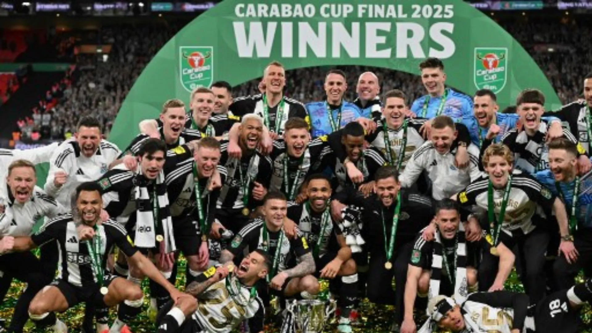 Newcastle United players celebrate the win over Liverpool