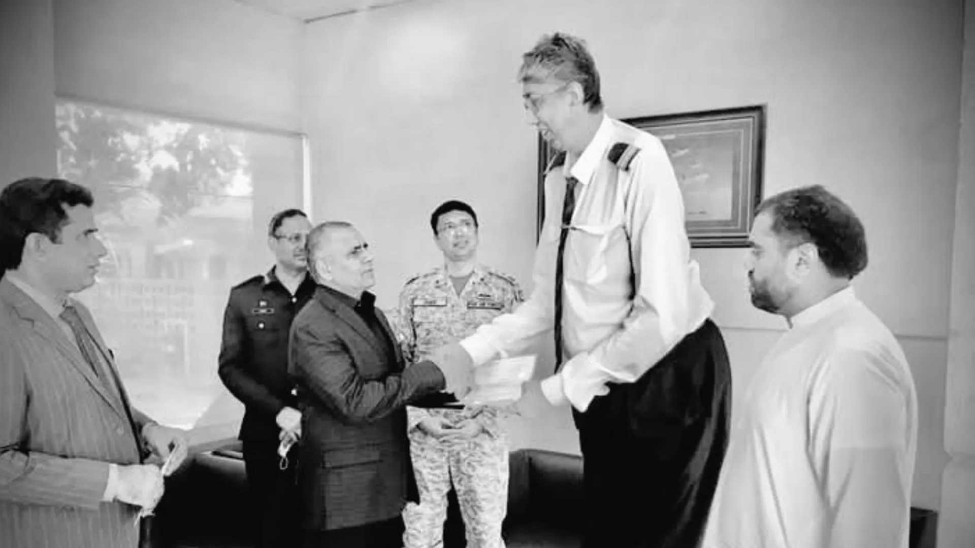 Pakistan’s tallest man Naseer Soomro dies