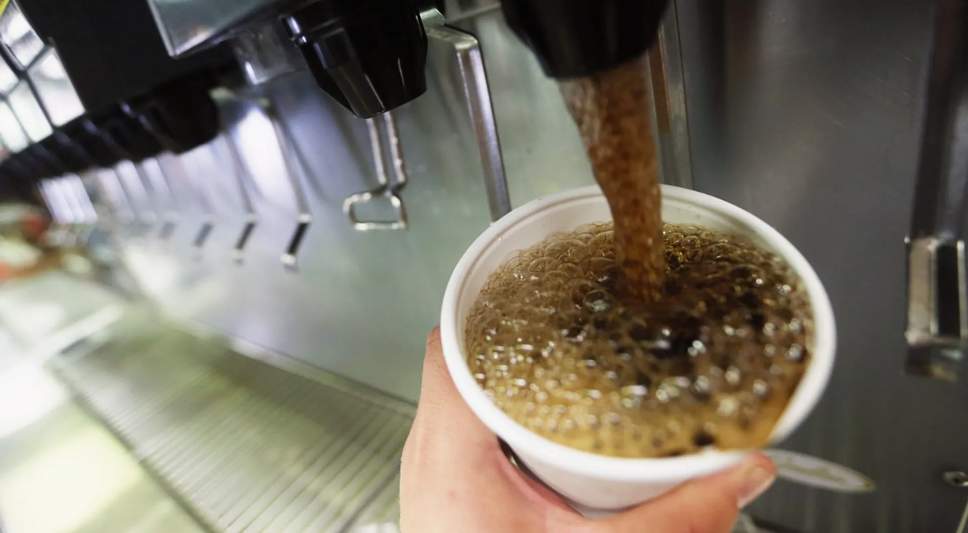 British teens drink a 'bathtub' of sugary drinks a year: Report
