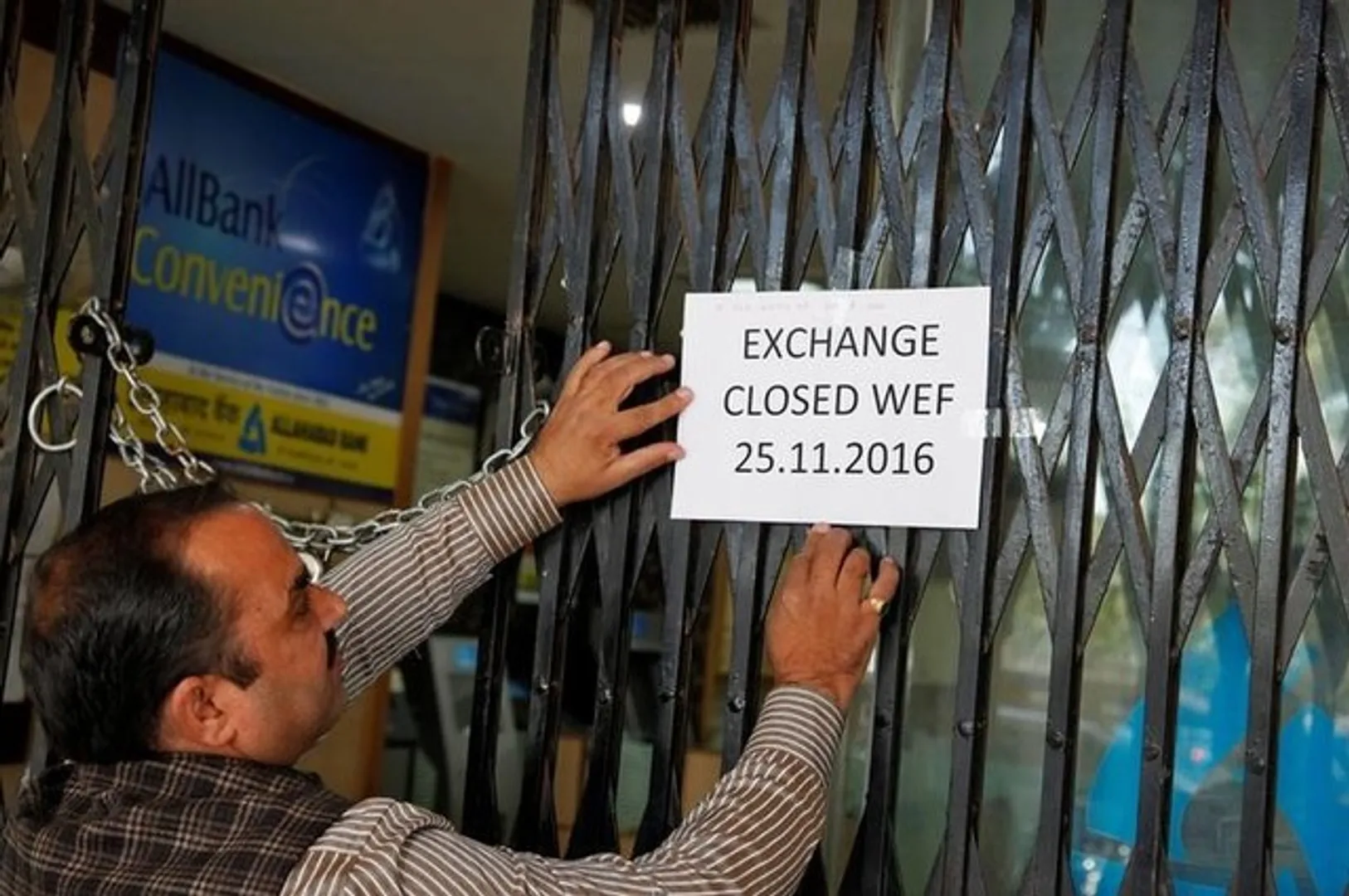 Exclusive: Touts, bank managers beat the system to convert black money into white