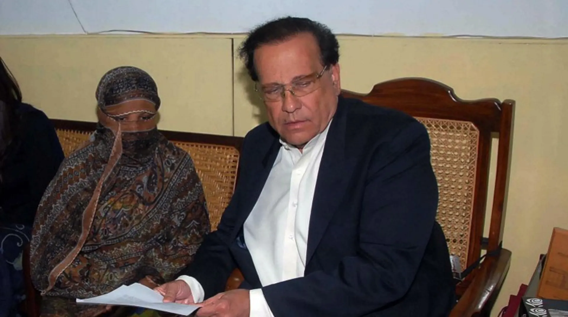 Asia Bibi leaves Pakistan, sources say she is headed to Canada