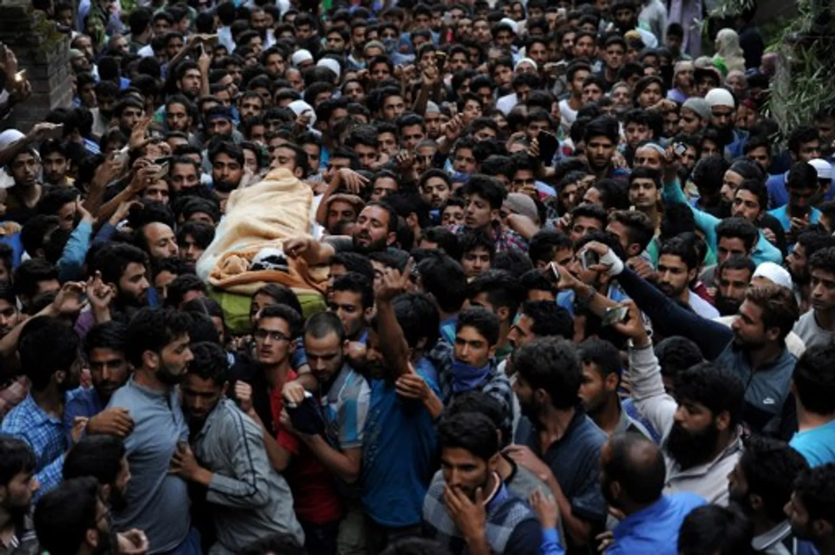 Three Indian soldiers receive gallantry award for killing Kashmiri militants
