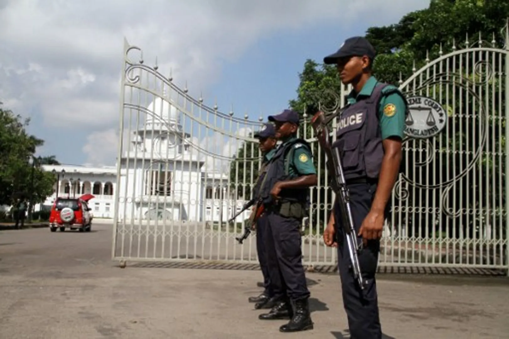 Bangladesh: Islamist parties demand removal of supreme court sculpture