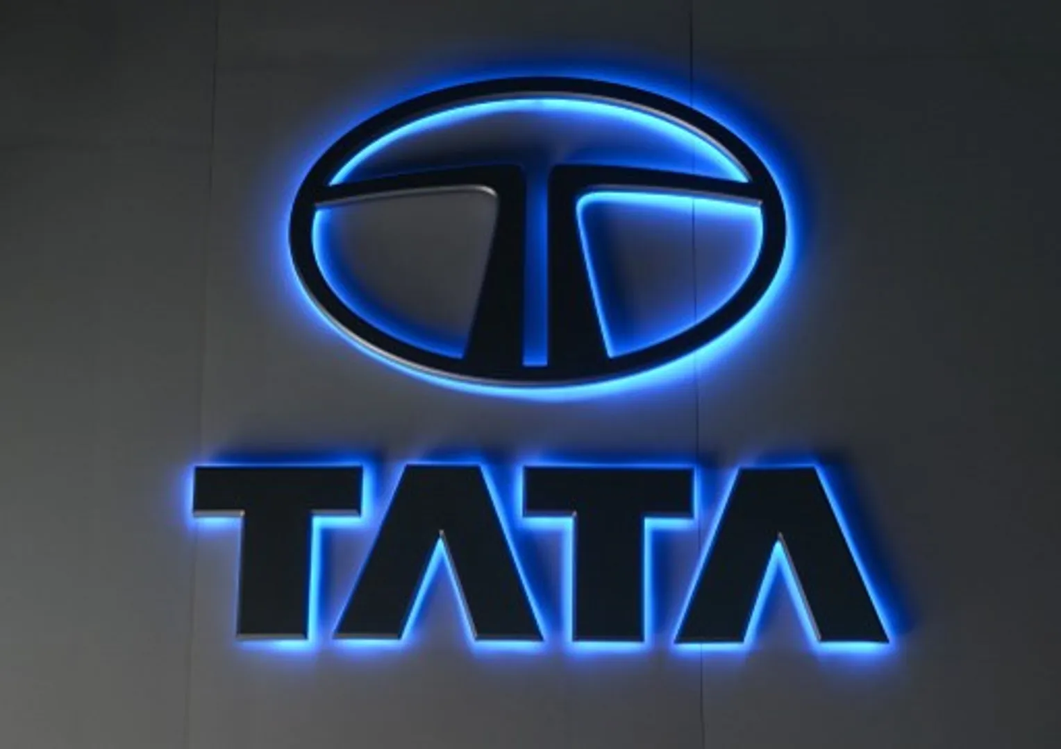 Tata Motors to shed 1,100 JLR jobs after pandemic hits earnings
