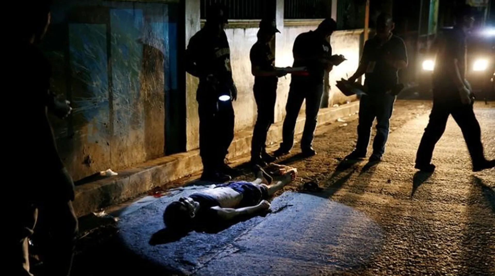 Police describe kill rewards, staged crime scenes in Duterte's 'war on drugs'