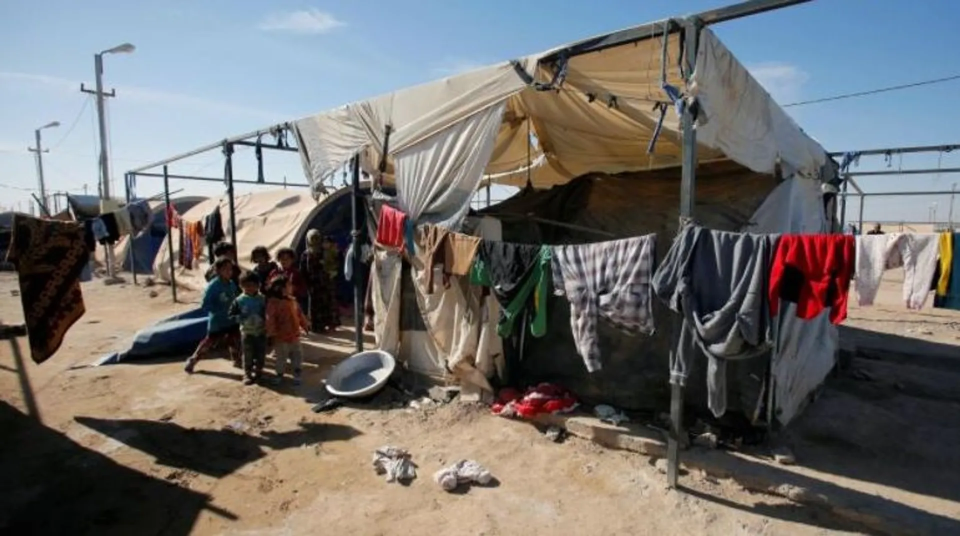 Iraq returning displaced civilians from camps to unsafe areas