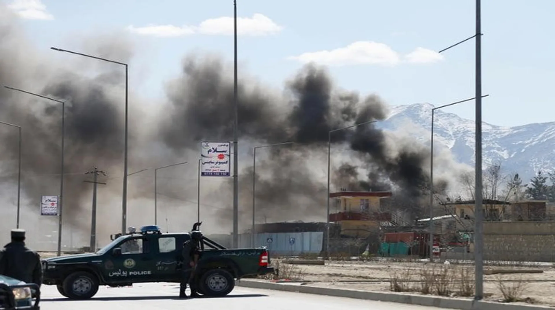 Blast kills 4 Pakistan soldiers in border region