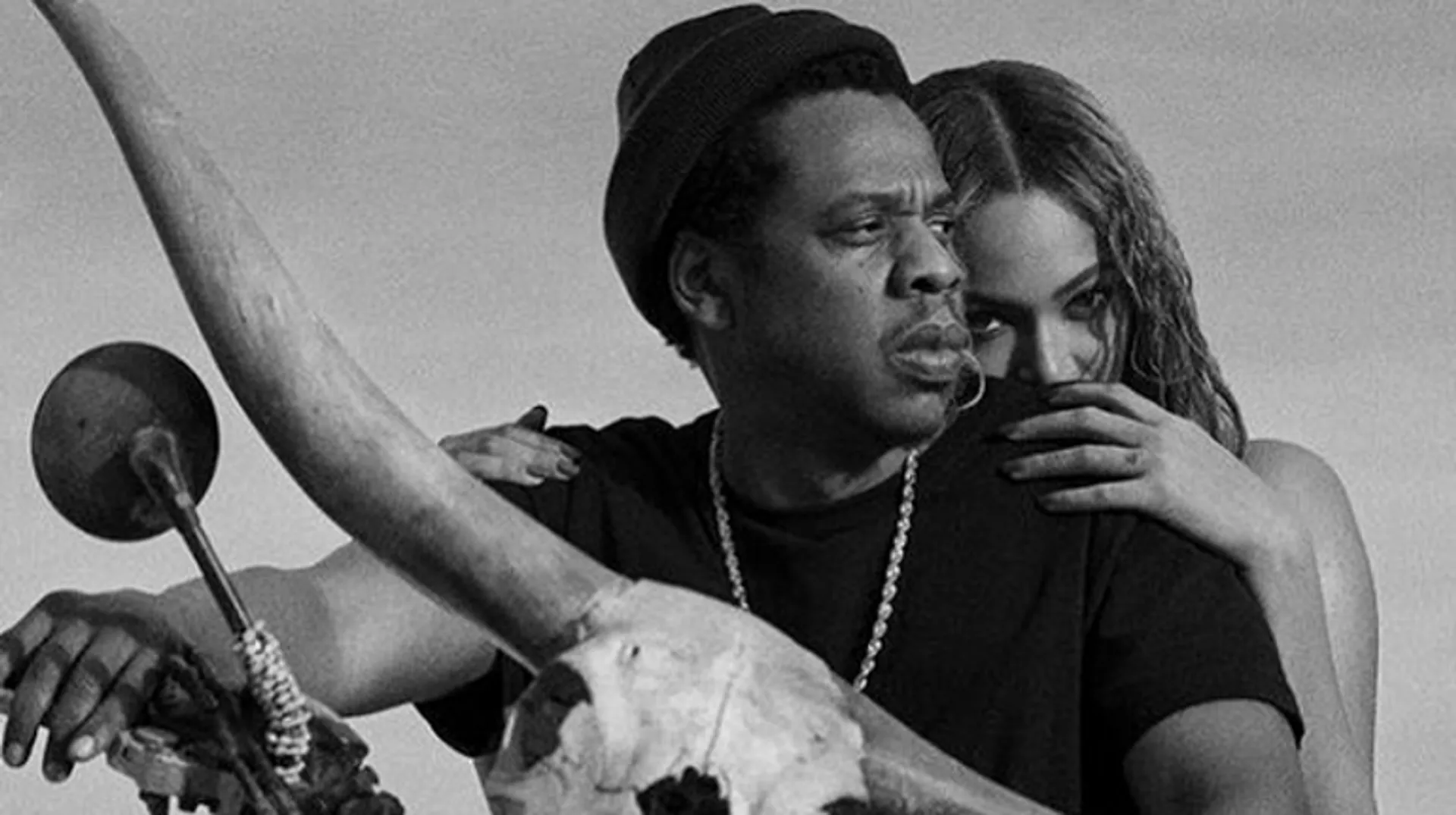 Beyonce, Jay Z didn't get up as a mark of respect to national anthem at Super Bowl