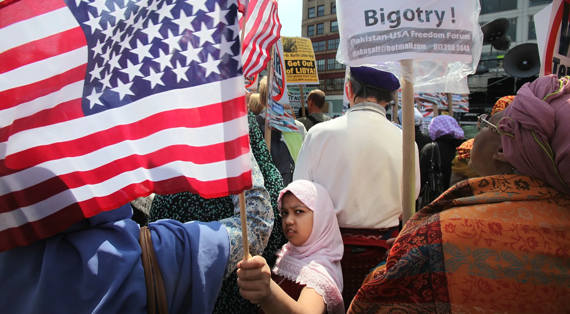 American Muslims report extremist links in community, says FBI director