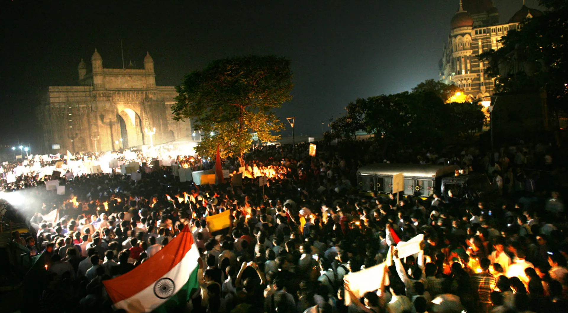 26/11 Mumbai attacks mastermind pledges to wage war to 'free' Pak rivers from India