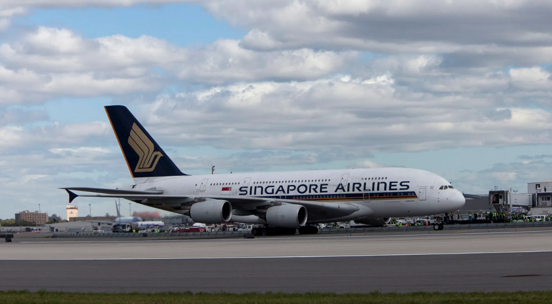 Singapore Airlines plane catches fire during emergency landing