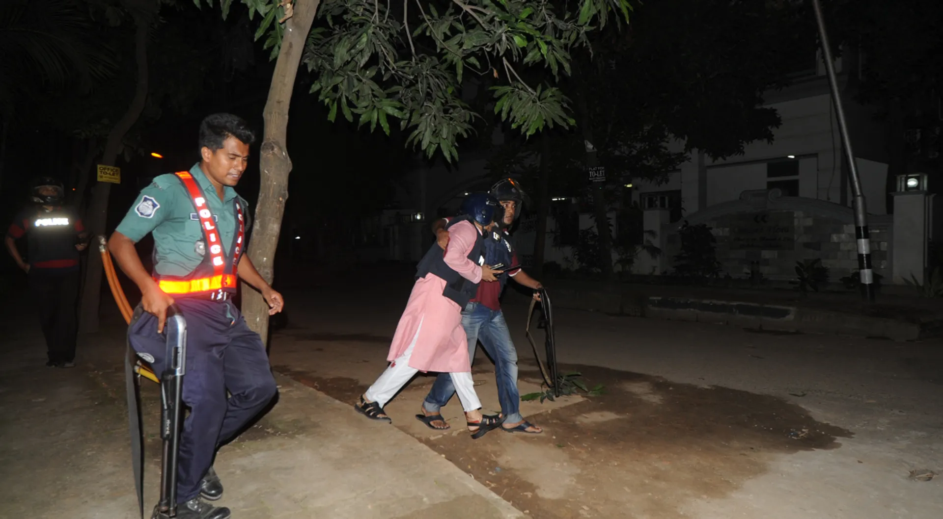 Bangladesh cafe attack 'suspect' dies in police custody