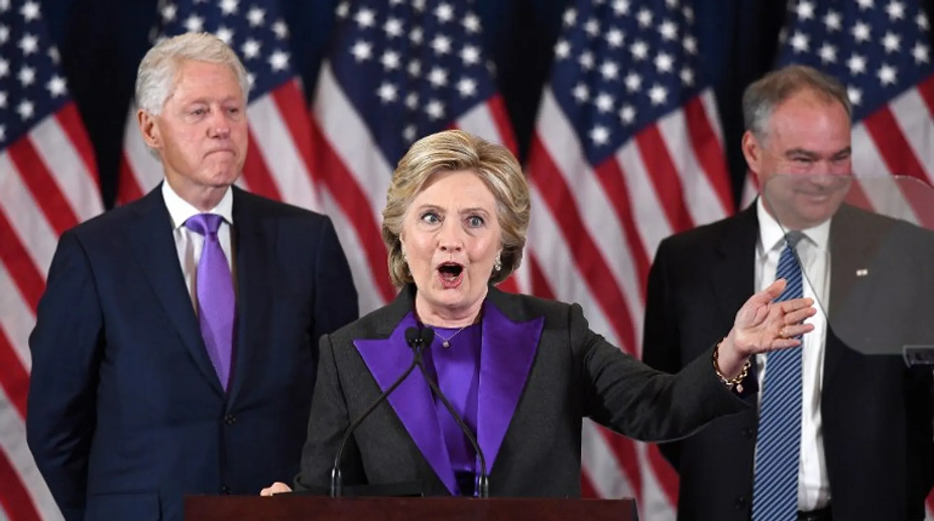 Hillary Clinton congratulates Trump, offers to work with him