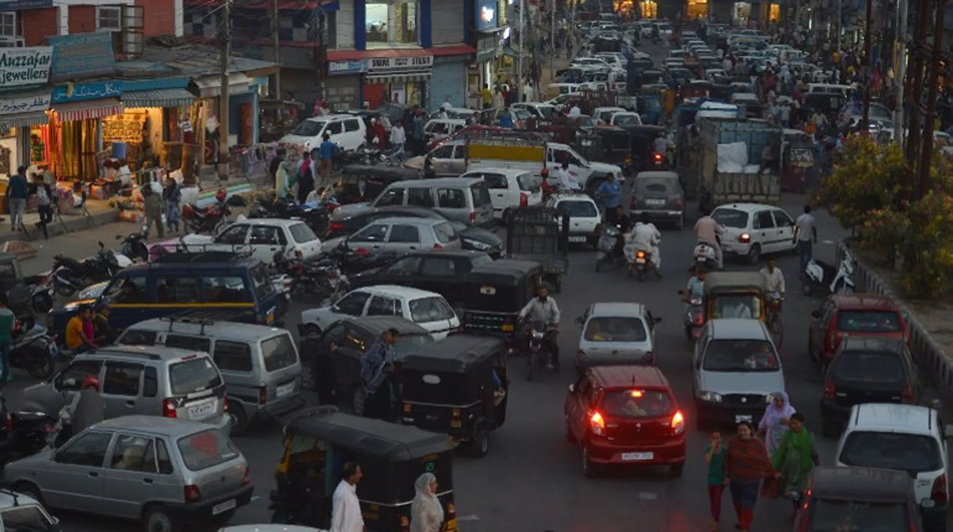 Kashmir: Businesses reopen, post-paid mobile services back up