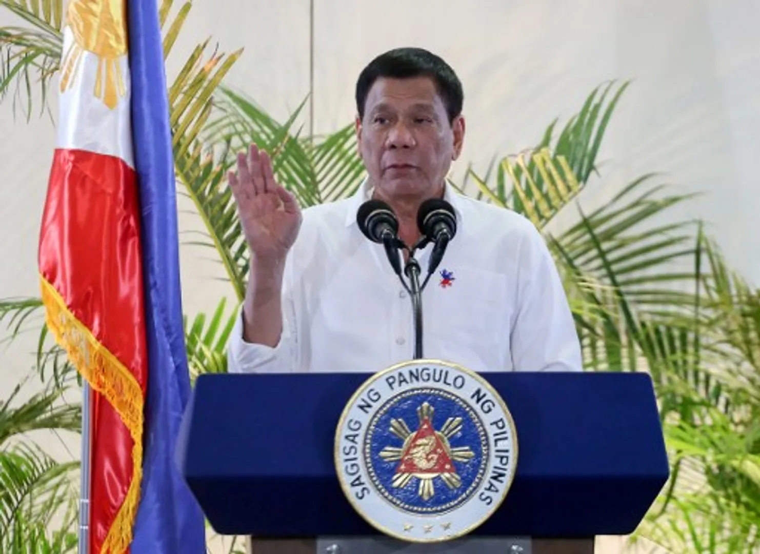 Philippines' Duterte threatens martial law to fight drug menace