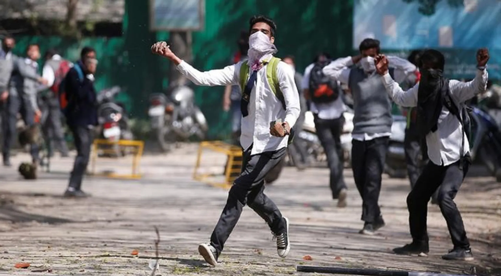 No proposal to scrap Article 370 for Kashmir, says government