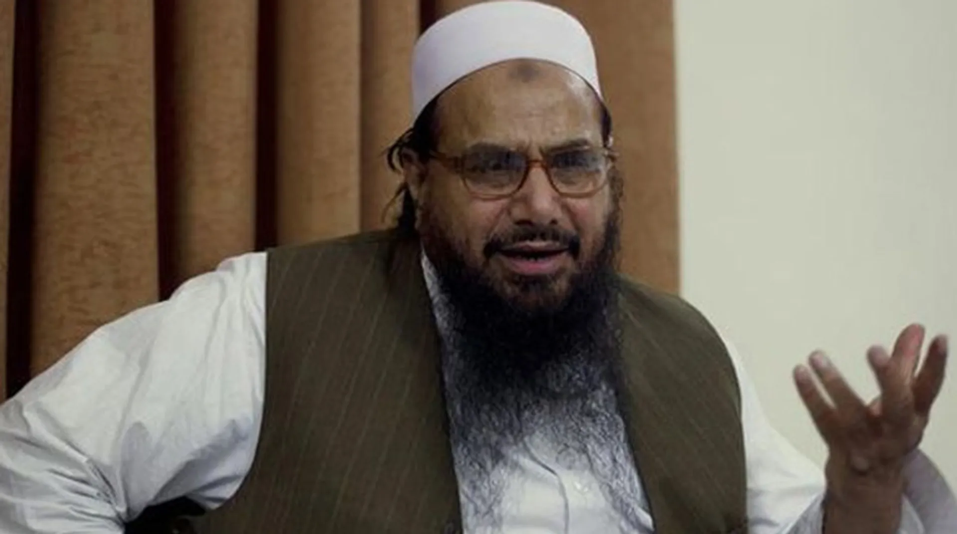 Hafiz Sayeed set to walk free as Pak govt withdraws his detention papers: Report