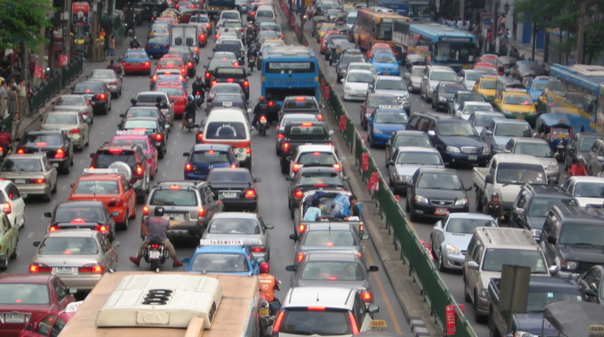 Traffic-weary Chinese man fined for repainting road lines