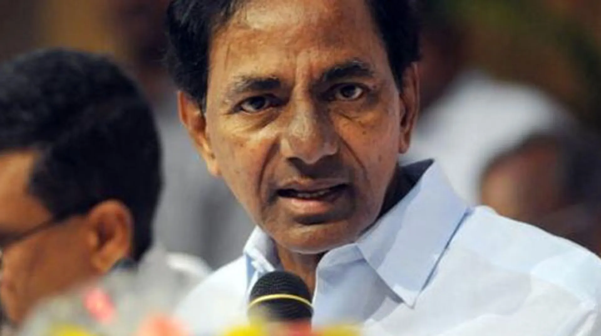 Regional parties need to provide alternative to BJP, Congress in 2019: KCR