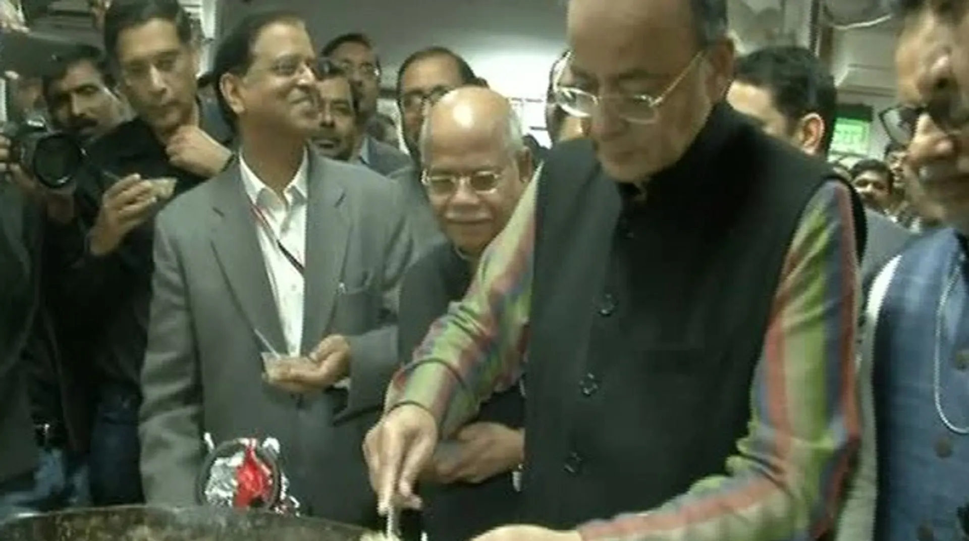 Jaitley performs 'Halwa' ceremony ahead of Budget Session