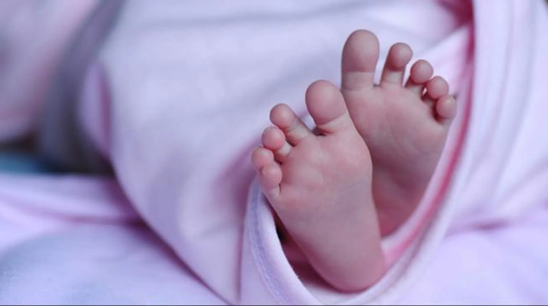 South African mother throws baby to safety from burning building