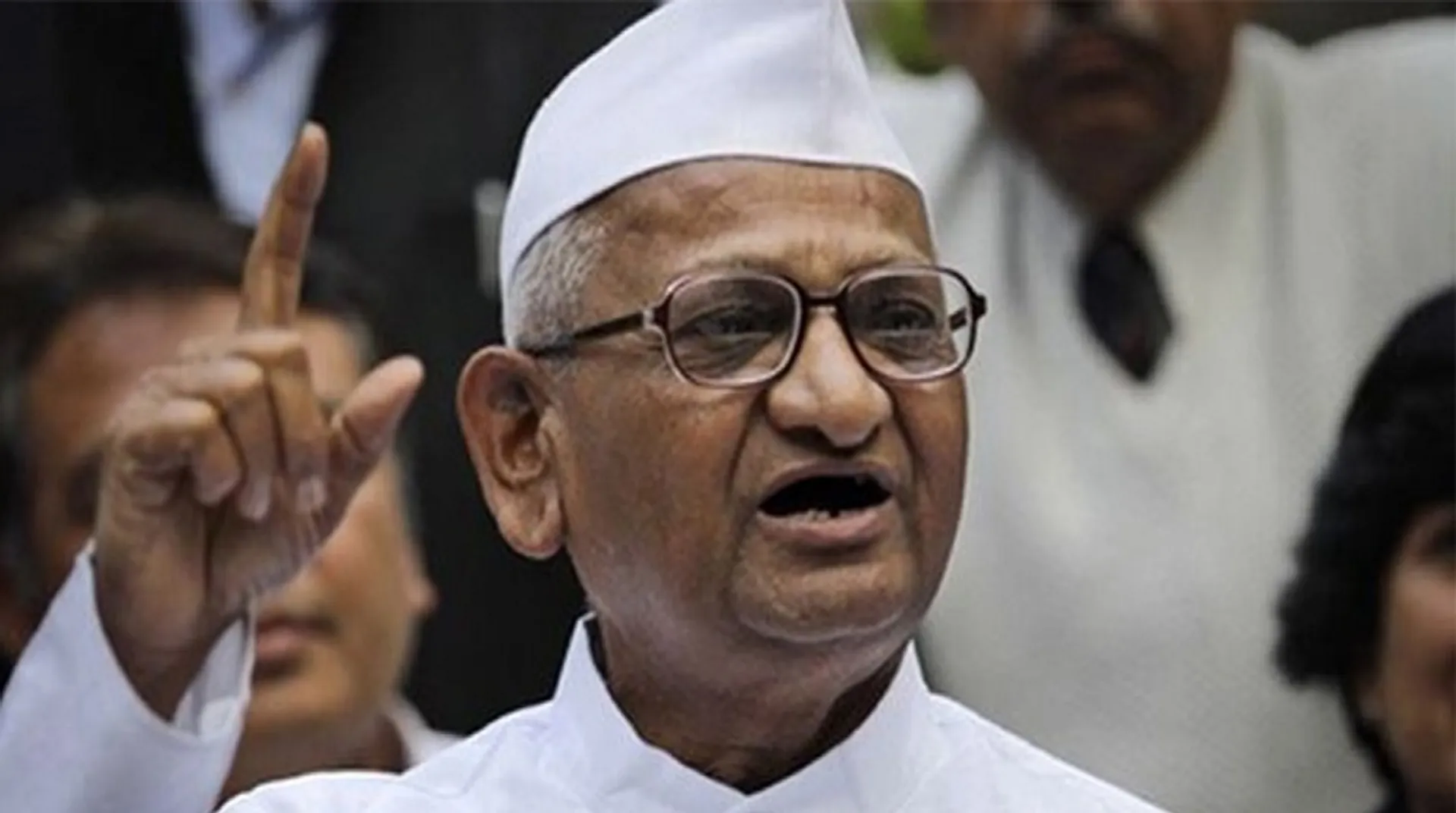 Anna Hazare calls off indefinite hunger strike after Maharashtra CM accepts demand