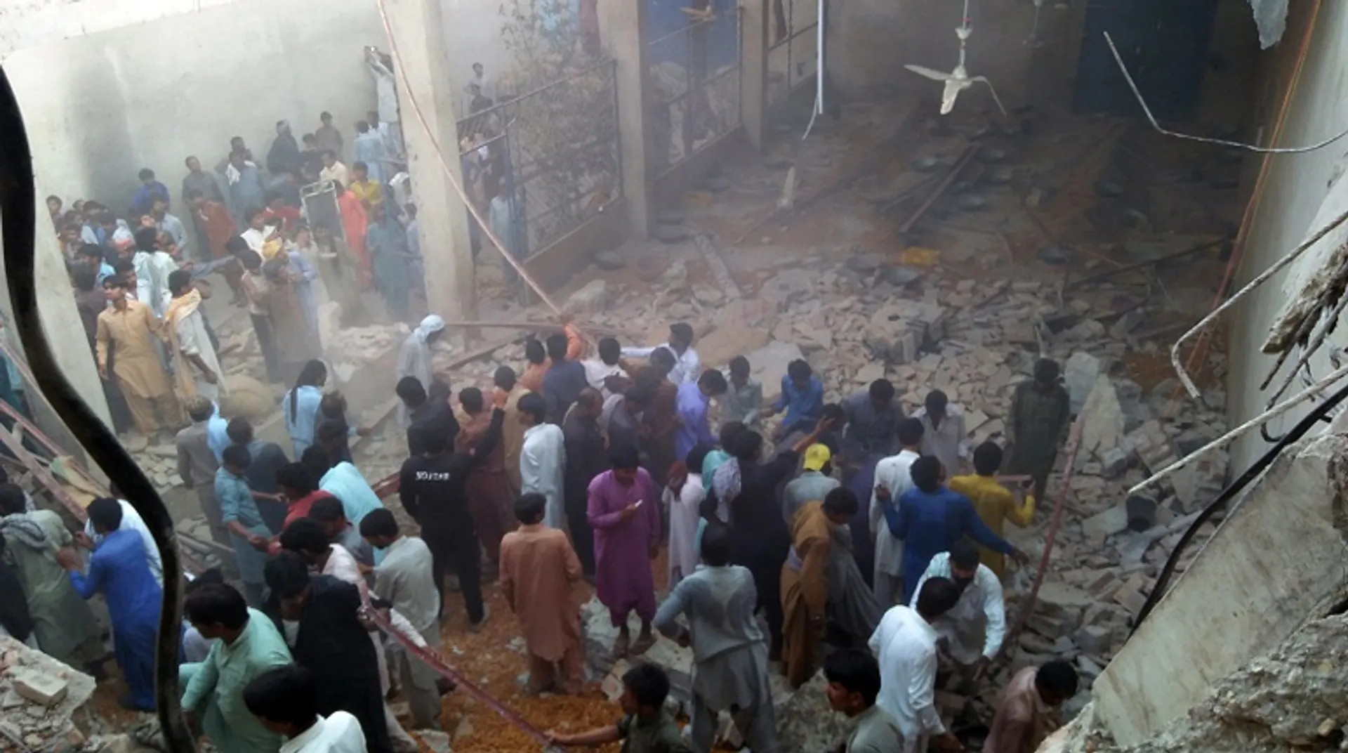 Roof collapse kills 11 in southern Pakistan
