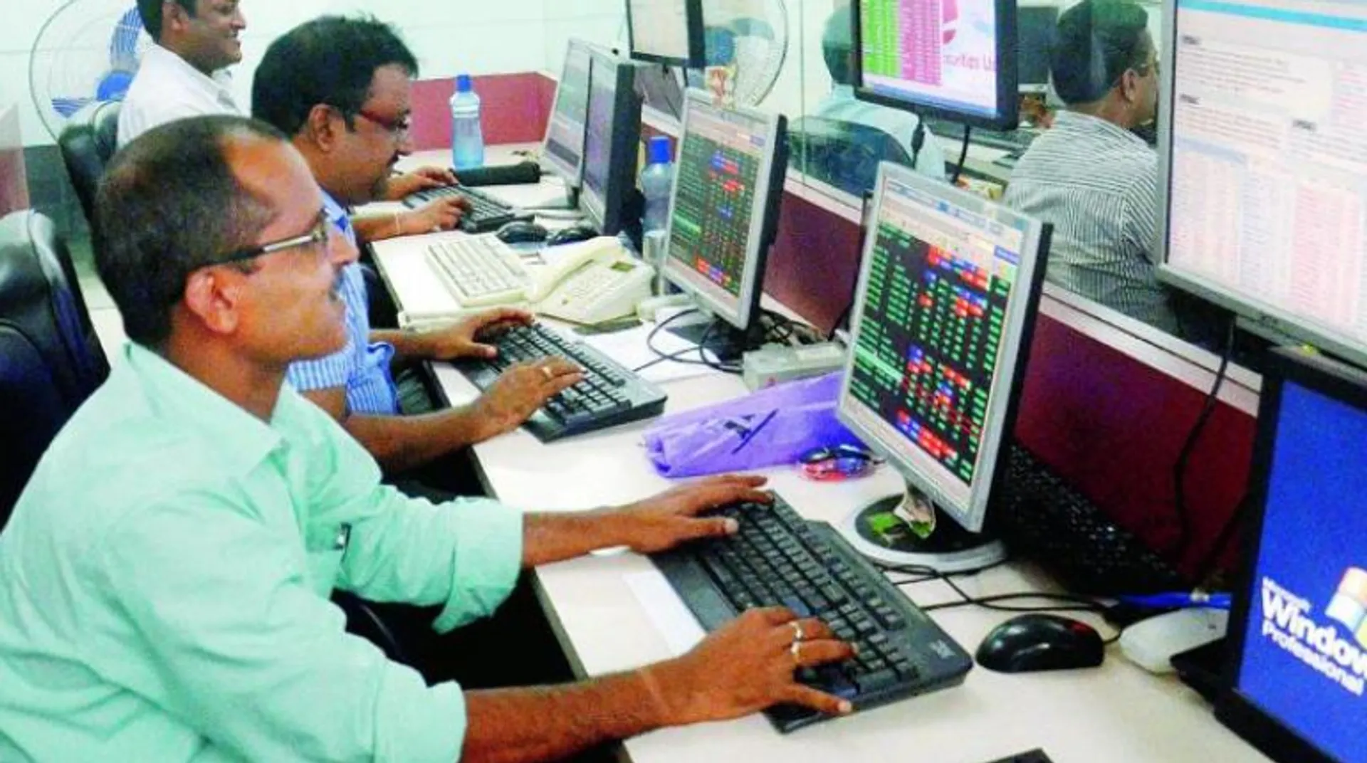 Sensex, Nifty end higher as RBI keeps rates steady