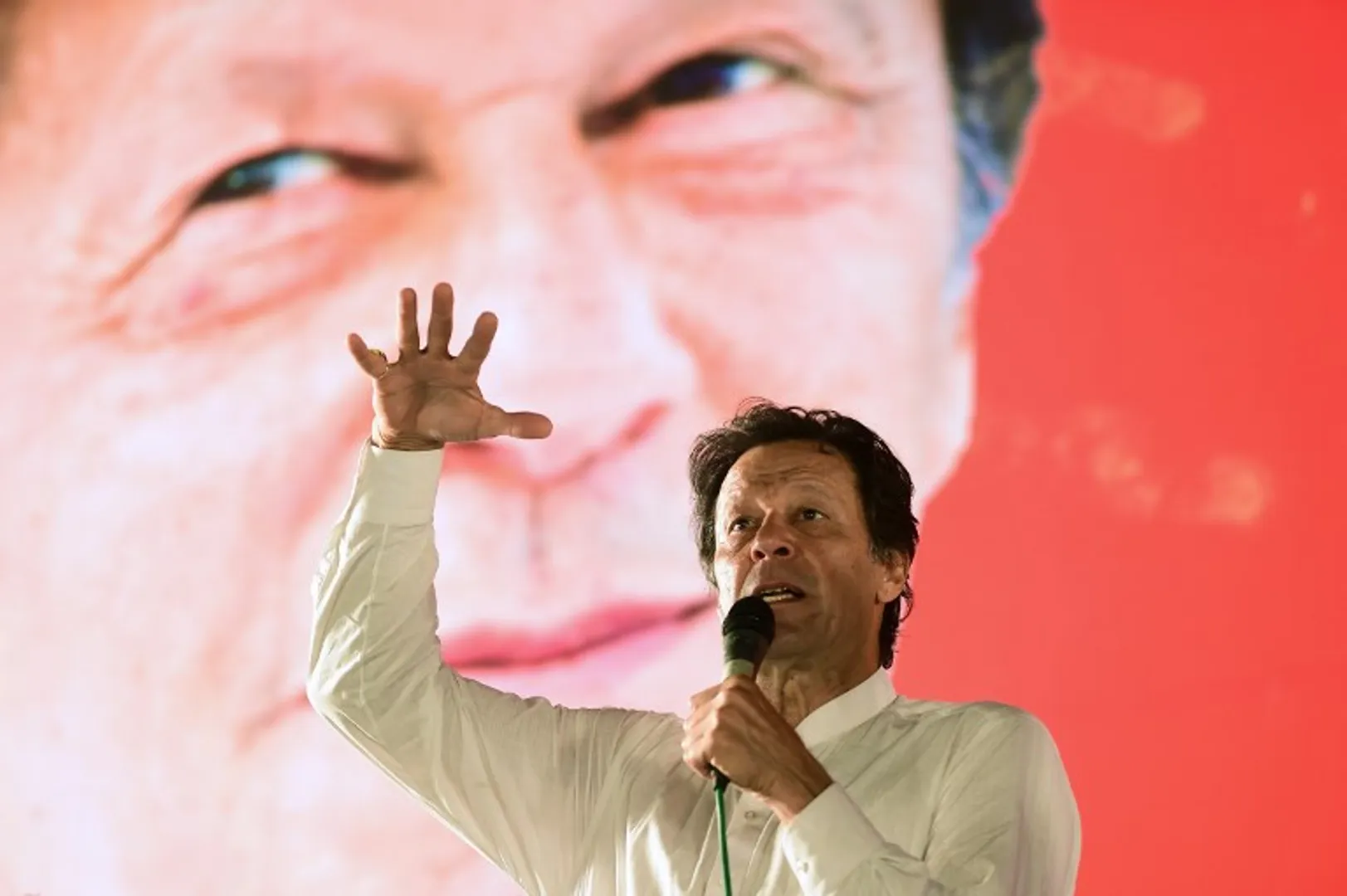 Imran's 'Naya Pakistan' turns into nightmare as economy hits new low