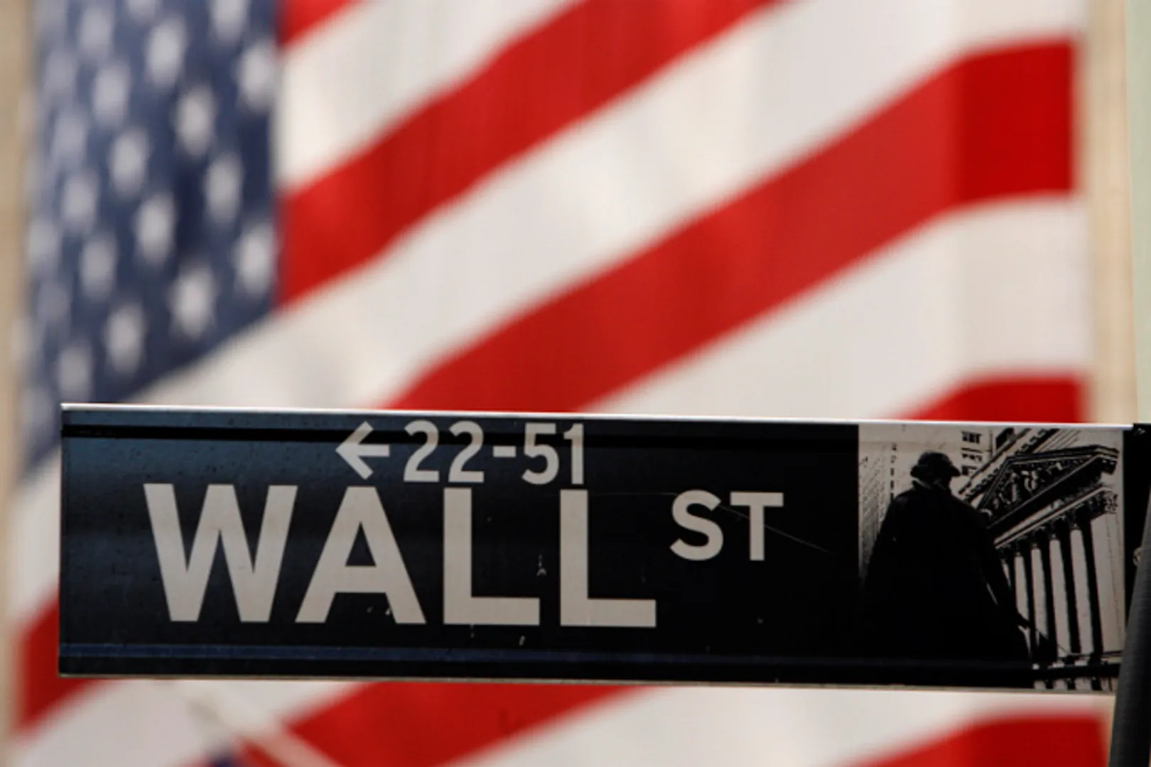Wall Street slumps as Fed heightens recession fears