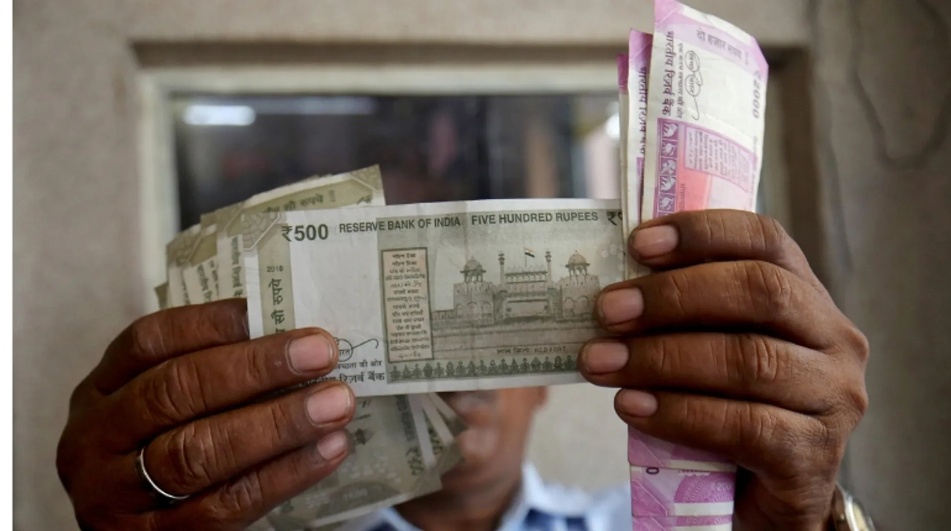 RBI to penalise banks for non-availability of cash in ATMs from October 1