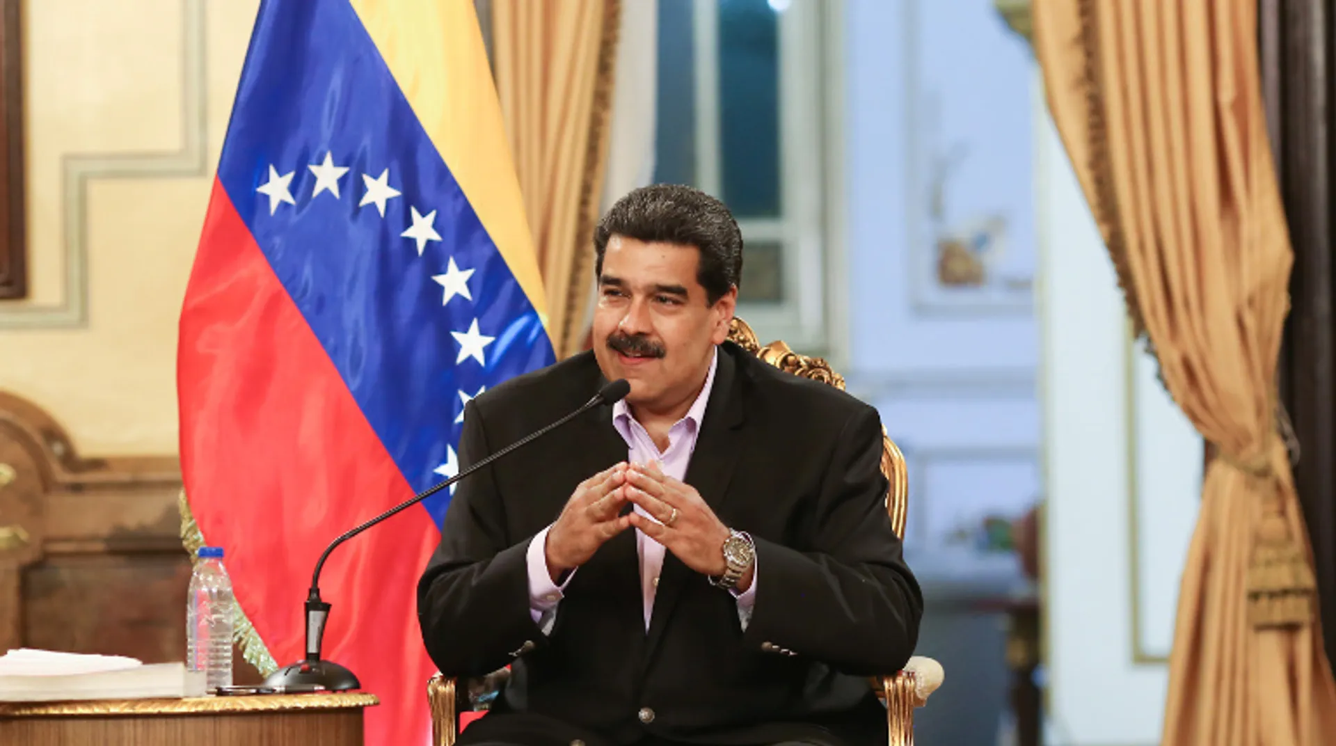 US suggests won't prosecute Venezuela's Maduro if he quits