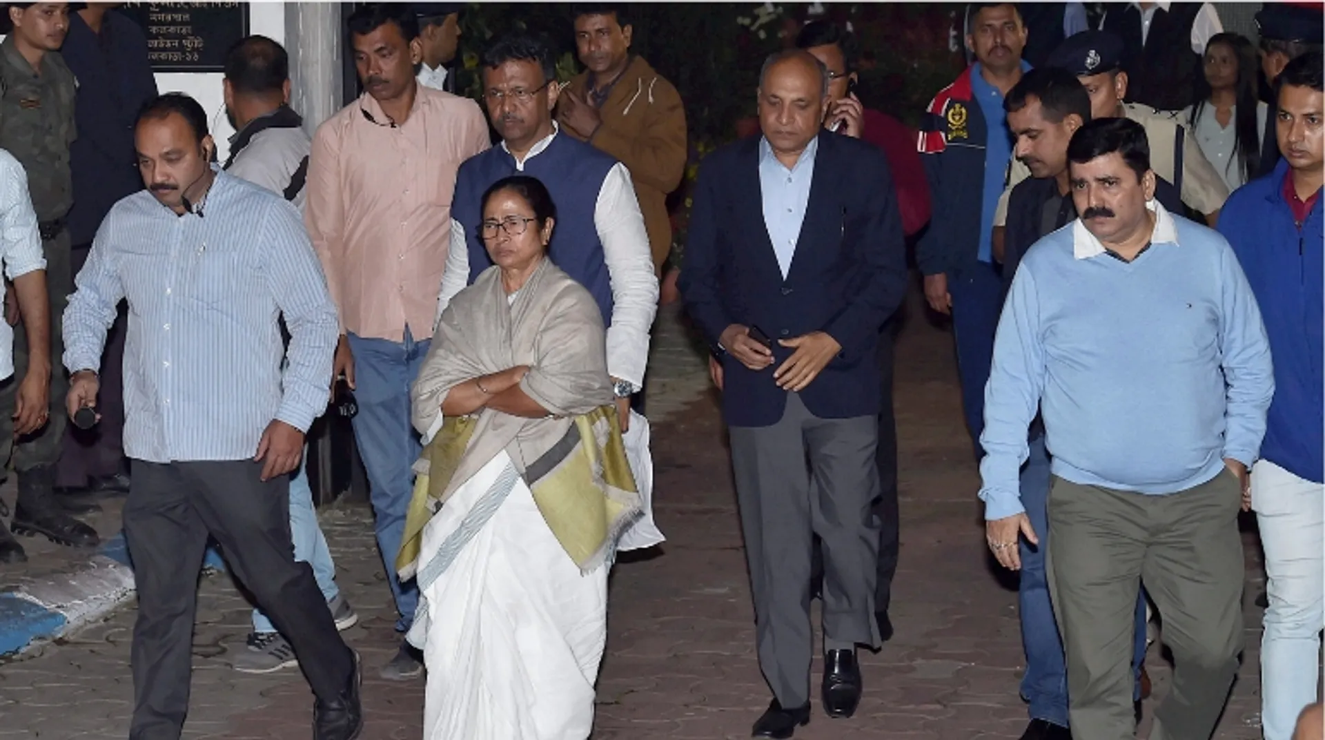 CBI to move Supreme Court against detention of agency officials by Mamata government