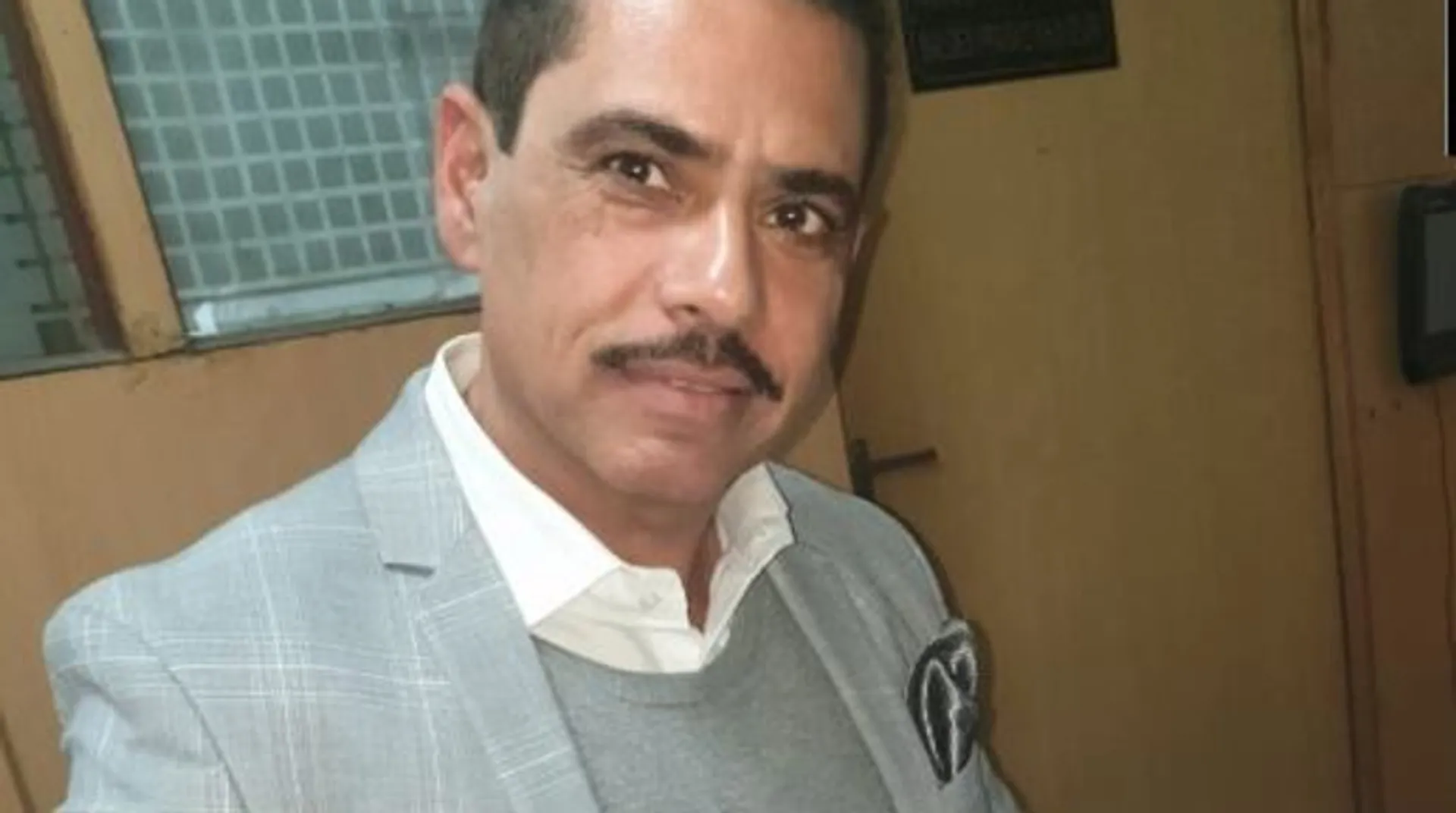 Delhi court allows Robert Vadra to travel abroadÂ 
