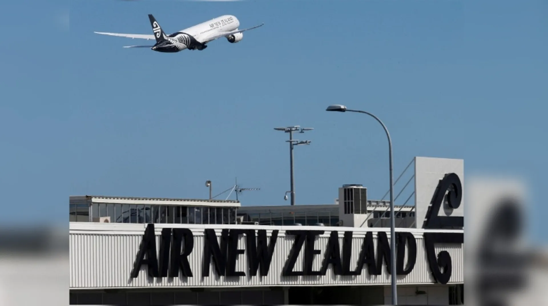 Foreigners from China barred entry to New Zealand; travel ban to last fortnight